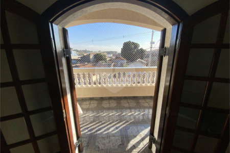Sobrado à venda com 3 quartos, sendo 1 suíte, em Monte Castelo, São José dos Campos, SP