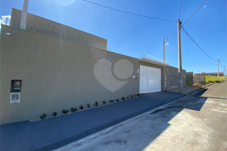 Casa térrea com piscina para venda no Residencial Arcoville