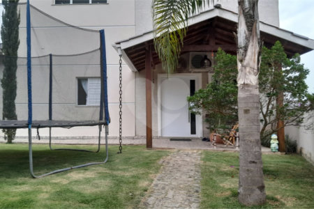 Chácara em Área Rural de Piracaia, com casa principal + 4 kitnets alugadas, excelente localização