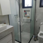 Casa à venda com 4 quartos, sendo 2 suítes,  no condomínio Figueira Garden, Atibaia - SP