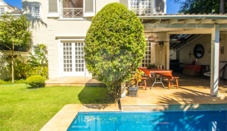Casa à venda com 5 quartos, sendo 4 suítes,  no condomínio Bounganville, São Paulo - SP
