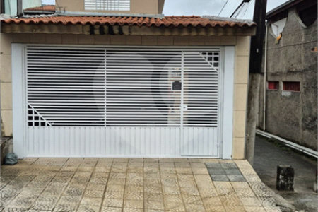 Sobrado à venda com 3 quartos, sendo 1 suíte, em Jardim Las Vegas, Santo André, SP