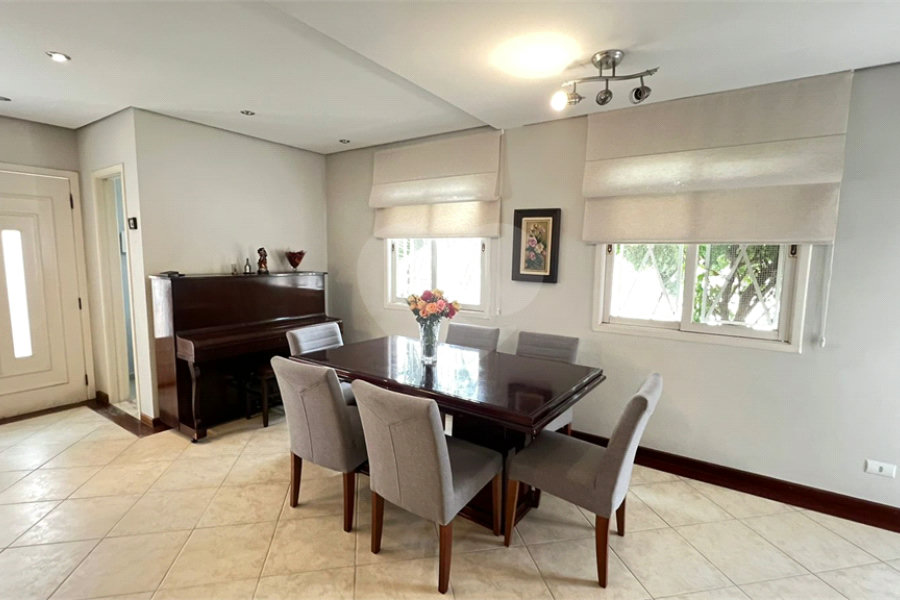 Casa à venda com 3 quartos, sendo 1 suíte, no condomínio Villagio Tramway, São Paulo - SP
