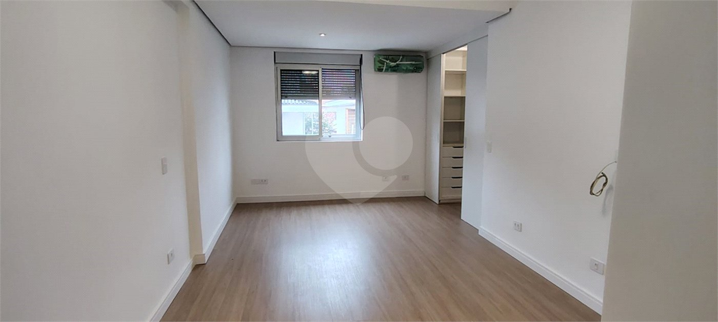Casa de Vila à venda com 3 quartos, sendo 2 suítes, em Santo Amaro, São Paulo, SP