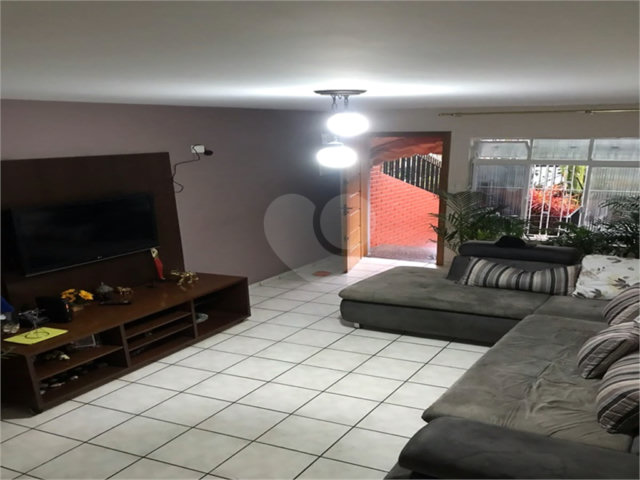 Sobrado à venda com 3 quartos, sendo 1 suíte,  em Vila Gustavo, São Paulo, SP