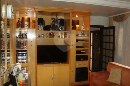 Sobrado à venda com 4 quartos, sendo 2 suítes, em Santa Teresinha, São Paulo, SP