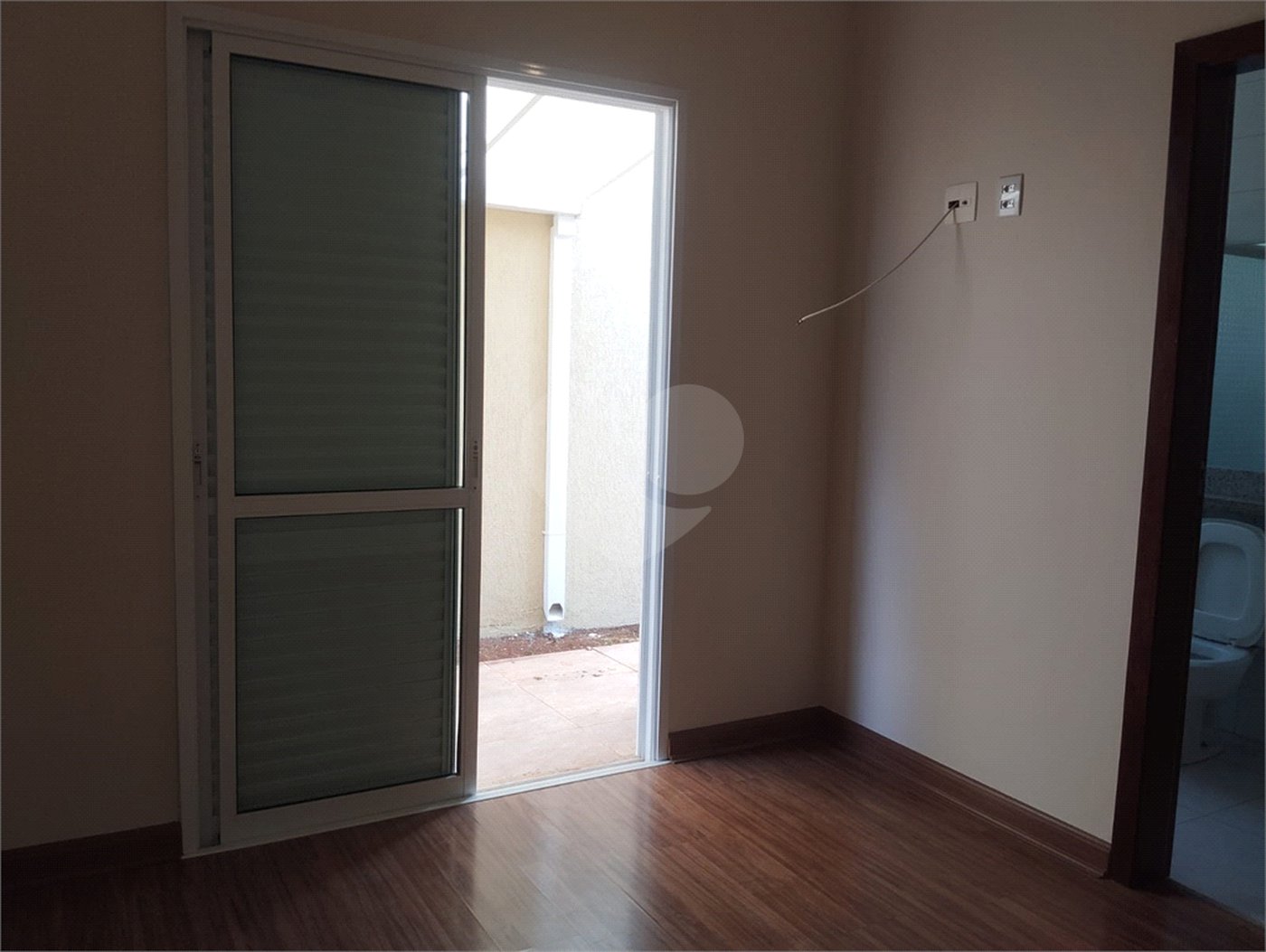 Casa à venda com 3 quartos, sendo 1 suíte,  no condomínio Vila Aracoara, Araraquara - SP