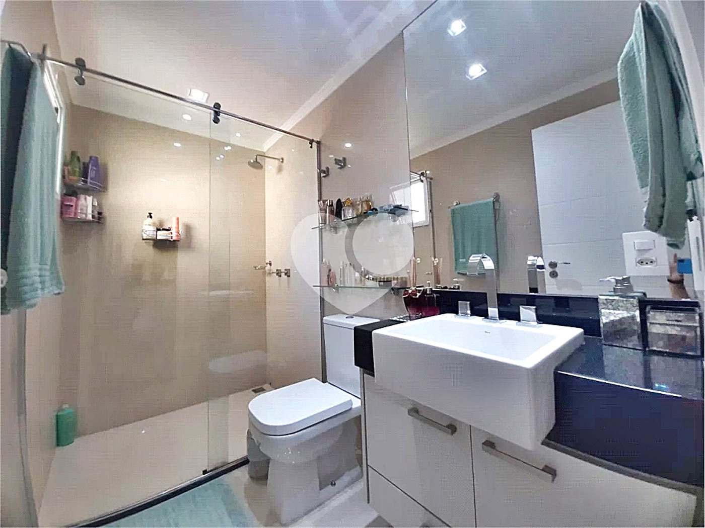 Casa à venda com 5 quartos, sendo 2 suítes, no condomínio Florada da Serra, São Paulo - SP