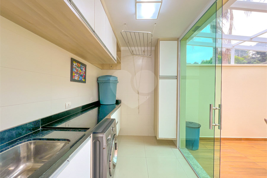 Casa à venda com 4 quartos, sendo 2 suítes,  no condomínio Floradas da Serra, São Paulo - SP