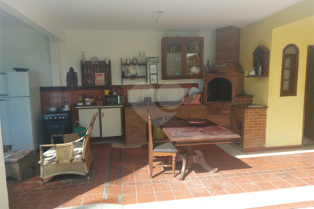 Casa à venda com 4 quartos, sendo 1 suíte, no condomínio River Plate, Rio de Janeiro - RJ