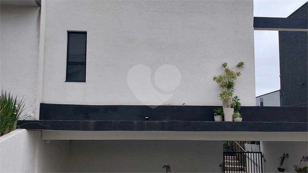 Casa à venda ou para alugar com 4 quartos, sendo 3 suítes, no condomínio Figueira Garden, Atibaia - SP