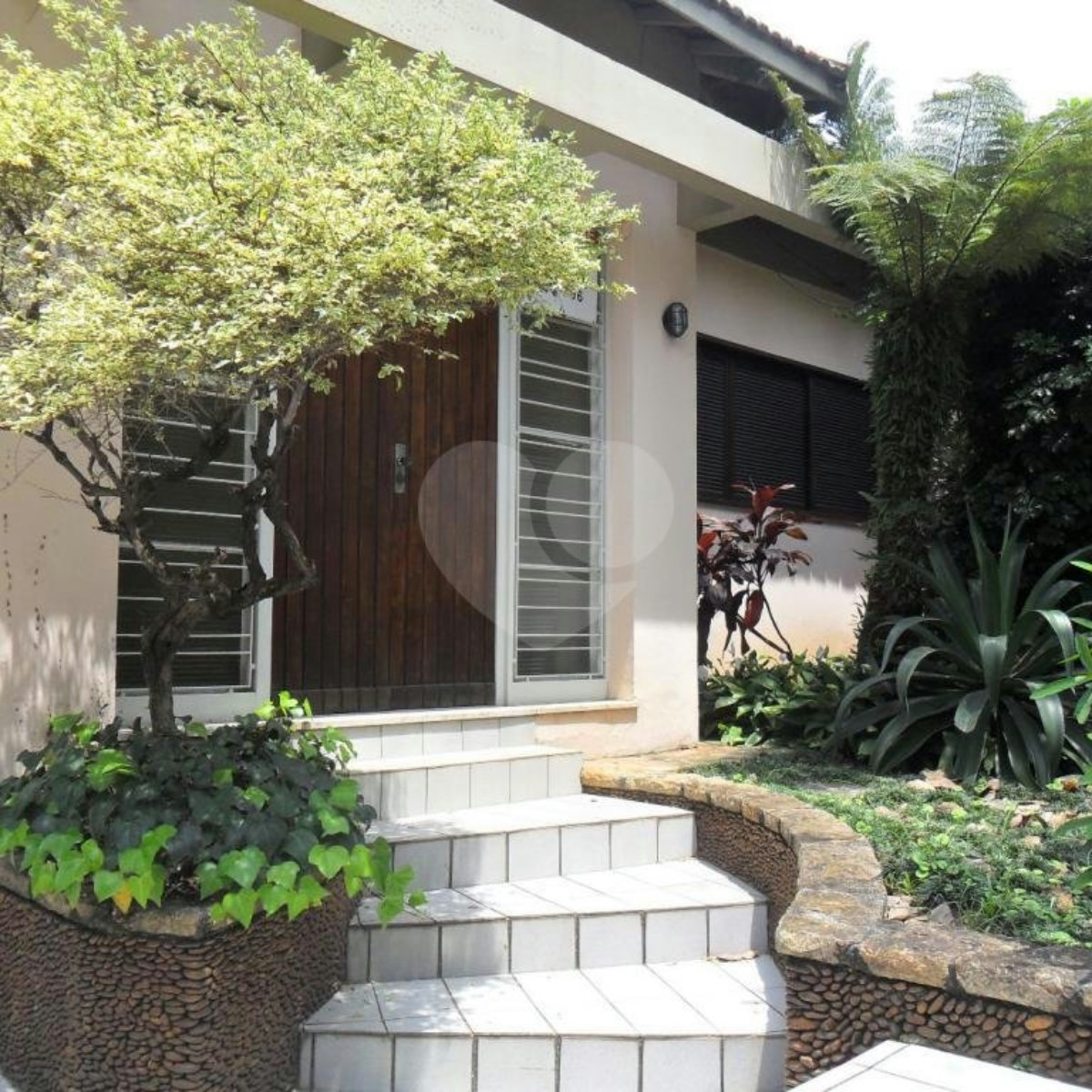 Casa Térrea para alugar com 1 quarto, sendo 3 suítes,  em Indianópolis, São Paulo, SP