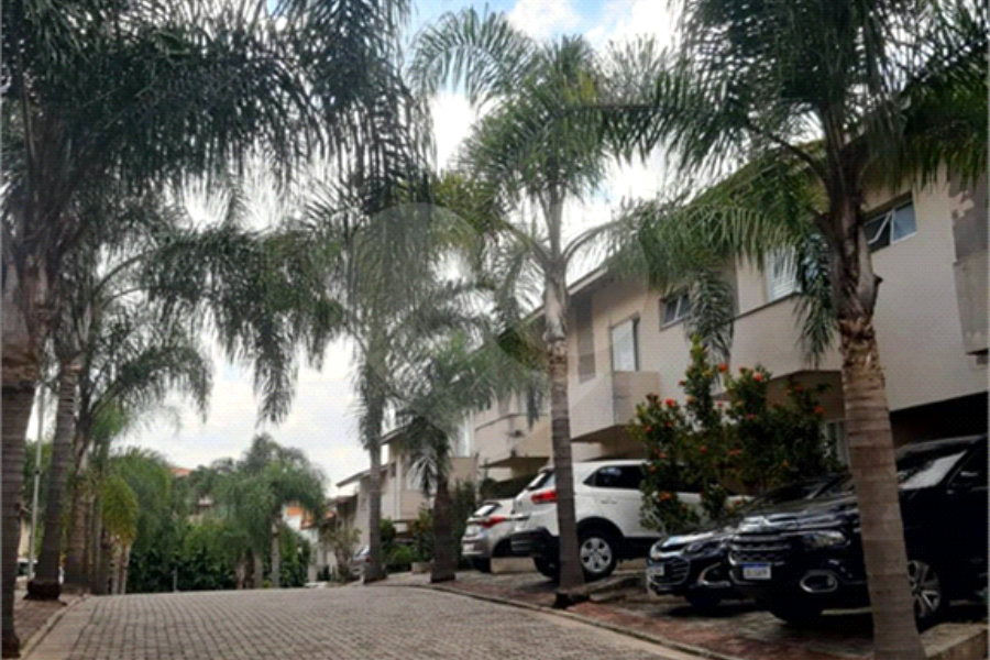 Casa à venda com 3 quartos, sendo 1 suíte,  no condomínio Village St. Louis, São Paulo - SP