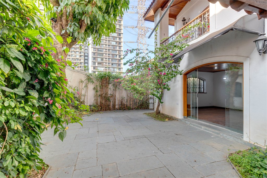 Sobrado à venda com 4 quartos, sendo 2 suítes, em Brooklin, São Paulo, SP