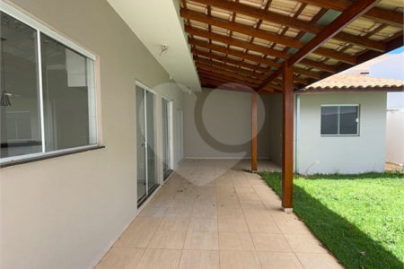 Vende-se casa no Village Damha II