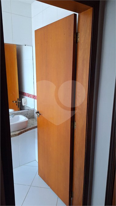 Sobrado para alugar com 4 quartos, sendo 3 suítes, em Vila Nivi, São Paulo, SP