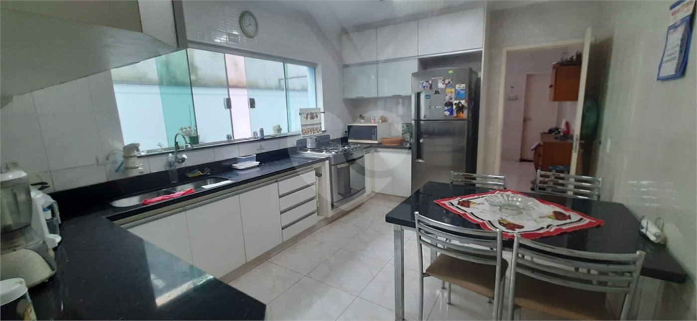 Sobrado à venda com 4 quartos, sendo 1 suíte, em Vila Lúcia, São Paulo, SP