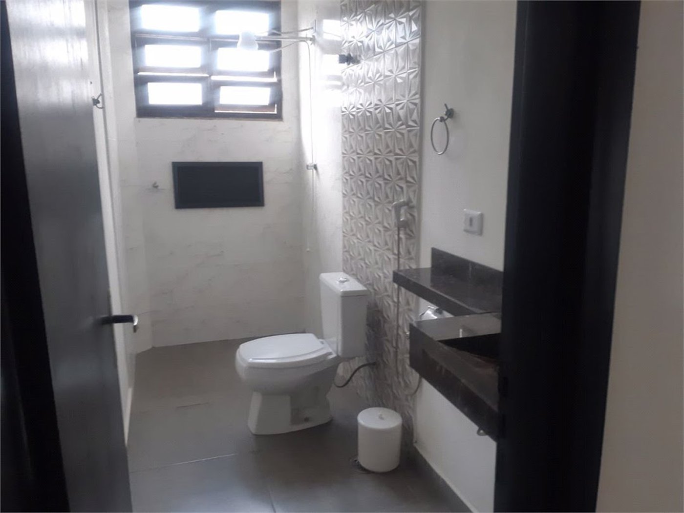 Casa com 4 dormitórios à venda, 180 m² por R$ 650.000,00 - Jardim Virginia - Guarujá/SP