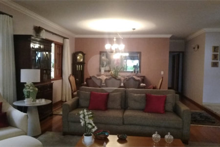 Casa Térrea à venda com 3 suítes em Super Quadra Morumbi, São Paulo, SP