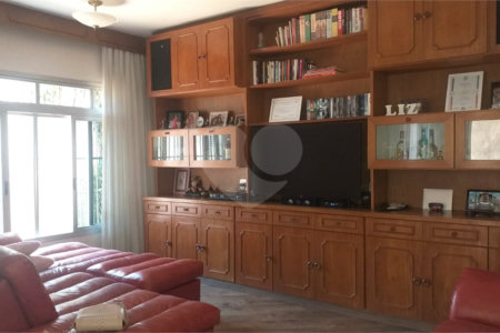 Casa à venda com 3 quartos, sendo 1 suíte, em Santo Amaro, São Paulo, SP