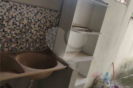 Sobrado à venda com 4 quartos em Jardim Limoeiro, São José dos Campos, SP