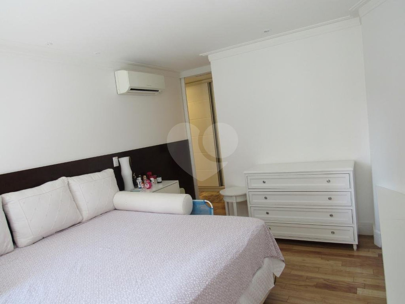 Apartamento à venda com 3 suítes em Real Parque, São Paulo, SP