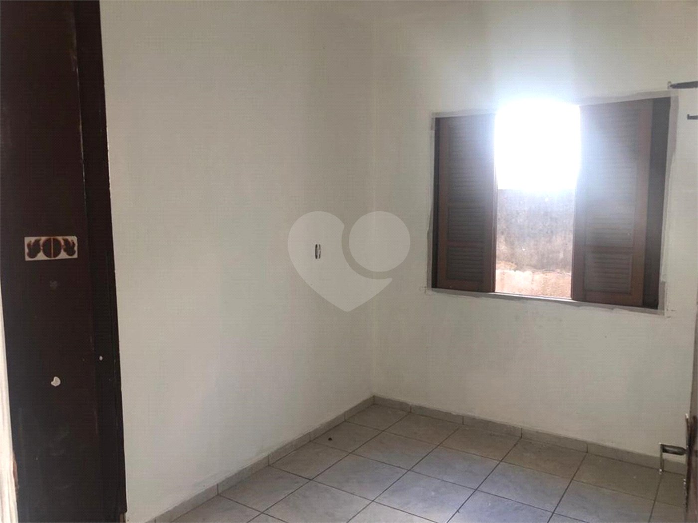 Sobrado à venda com 3 quartos, sendo 1 suíte,  em Serra da Cantareira, Mairiporã, SP