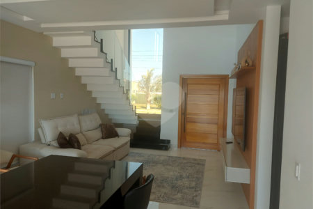 Casa à venda com 4 quartos, sendo 3 suítes, em Ogiva, Cabo Frio, RJ