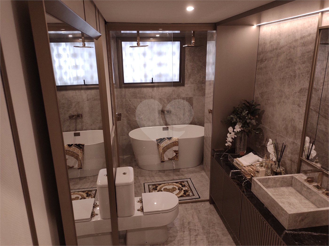 Apartamento à venda com 4 suítes em Moema, São Paulo, SP