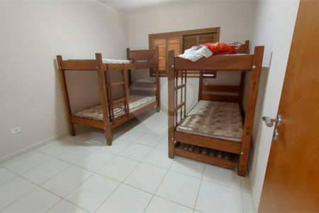 Casa à venda com 4 quartos, sendo 1 suíte, no condomínio Marf II, Bom Jesus dos Perdões - SP