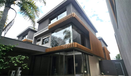 Casa à venda com 4 suítes no condomínio Plm 875, São Paulo - SP