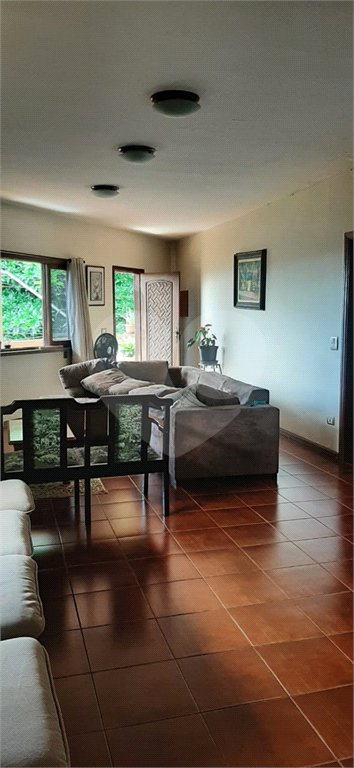 Sobrado à venda com 8 quartos em Jardim São Luís, São Paulo, SP