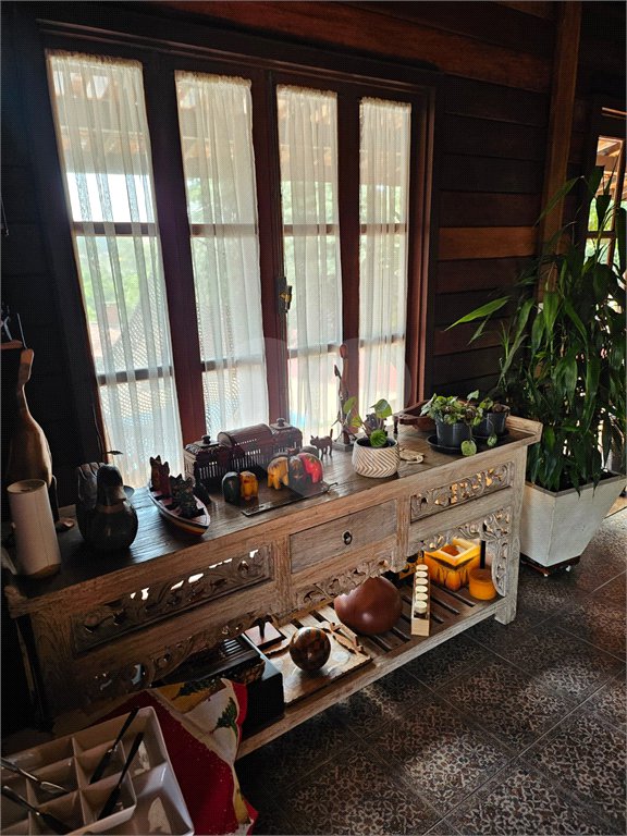 Casa à venda com 4 quartos, sendo 3 suítes, no condomínio Residncial Euroville, Carapicuíba - SP