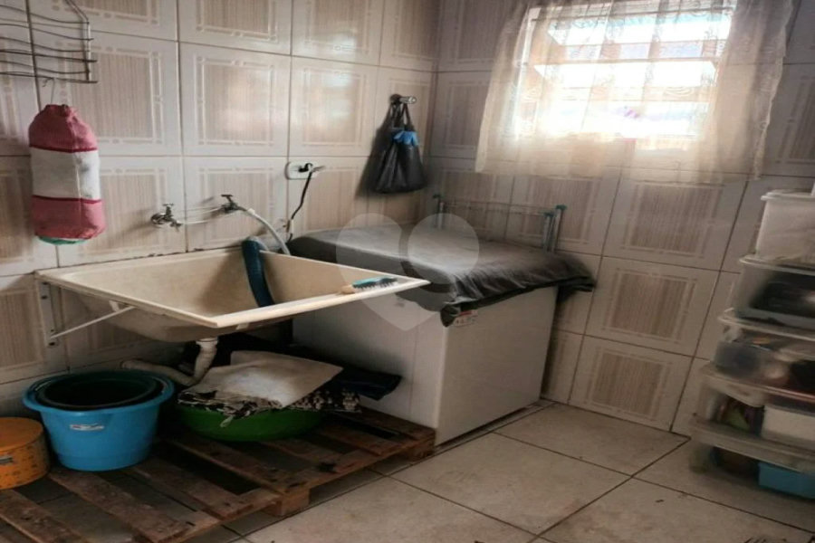 Terreno grande com 2 casas em São Paulo! Casas bem arejadas.