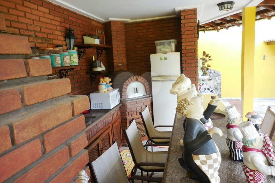 Casa à venda com 3 suítes no condomínio Itatinga I, São Paulo - SP
