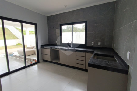 Casa à venda com 3 suítes no condomínio Altos de São Roque, São Roque - SP