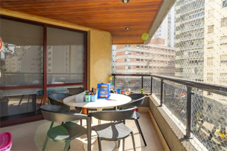 Apartamento à venda com 4 quartos, sendo 3 suítes, em Santa Cecília, São Paulo, SP