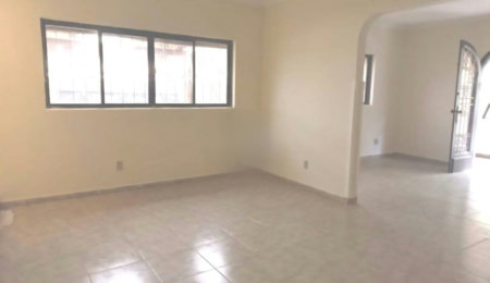 Casa/ Sobrado Amplo no Boqueirão/ Santos/SP