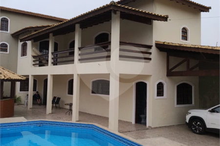 Sobrado à venda com 6 quartos, sendo 2 suítes, em Balneário Stella Maris, Peruíbe, SP