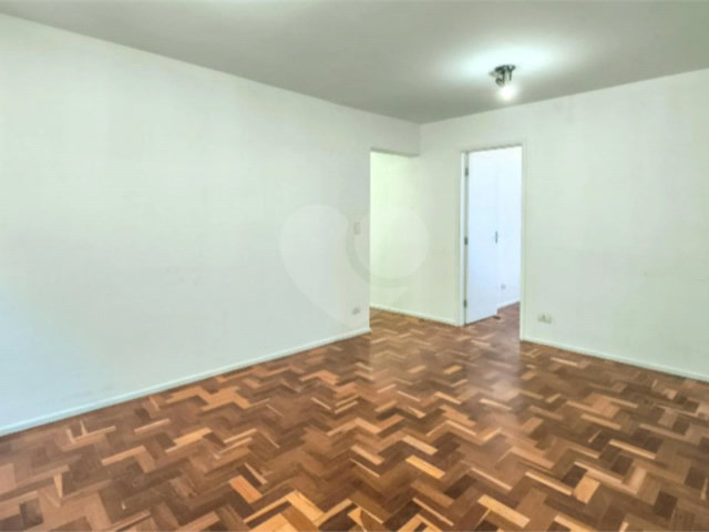 Apartamento à venda com 3 quartos, sendo 1 suíte,  em Interlagos, São Paulo, SP