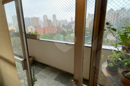 Apartamento à venda com 3 quartos, sendo 1 suíte, em Morumbi, São Paulo, SP
