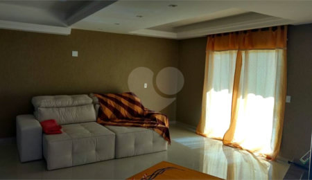 Sobrado à venda com 3 quartos, sendo 1 suíte,  em Serra da Cantareira, Mairiporã, SP