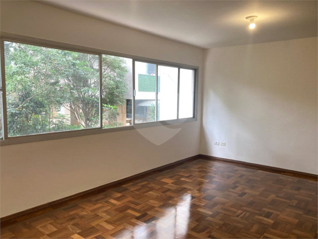Apartamento para alugar com 4 quartos, sendo 1 suíte,  em Santo Amaro, São Paulo, SP