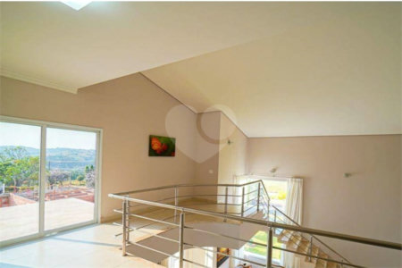 Casa à venda com 4 quartos, sendo 2 suítes, no condomínio Residencial Jardim Primavera, Louveira - SP