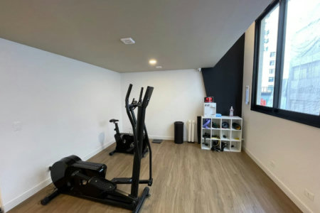 Apartamento 2 dormitórios (1 suíte), porteira fechada, 1 vaga demarcada, no José Menino, Santos