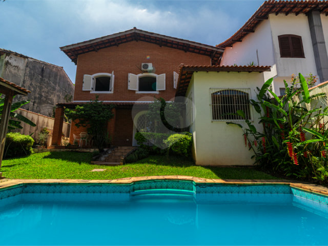 Casa de Vila à venda com 4 quartos, sendo 2 suítes,  em Alto da Boa Vista, São Paulo, SP