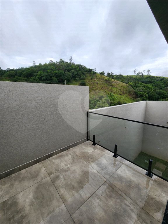 Casa à venda com 3 quartos, sendo 1 suíte, no Centro, Bom Jesus dos Perdões, SP
