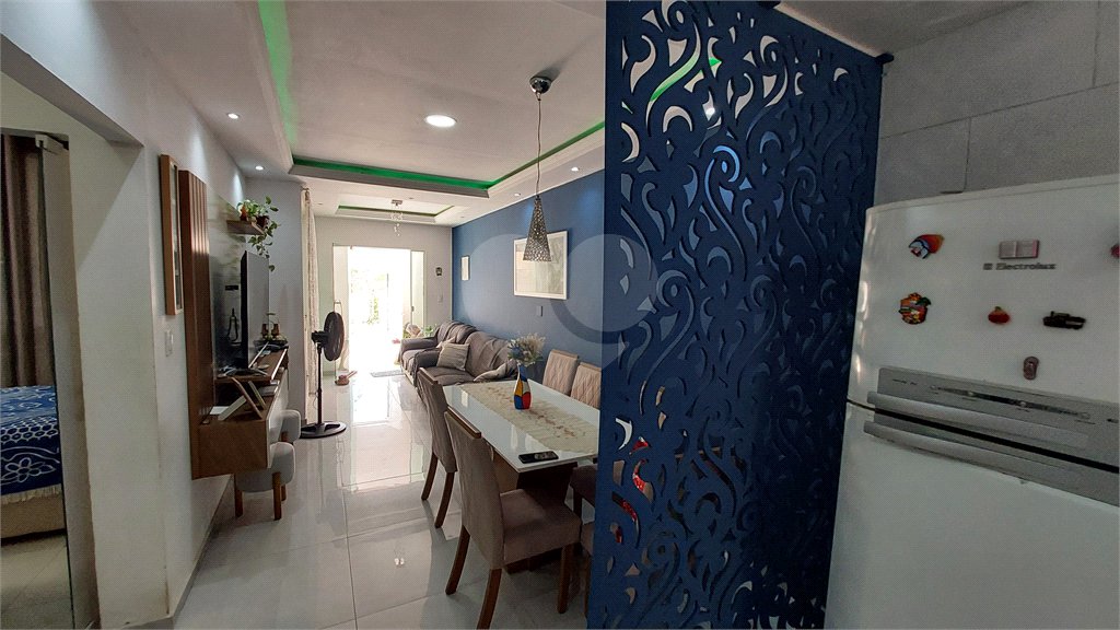 Casa à venda com 4 quartos, sendo 2 suítes, no condomínio Vivendas do Mendanha, Rio de Janeiro - RJ