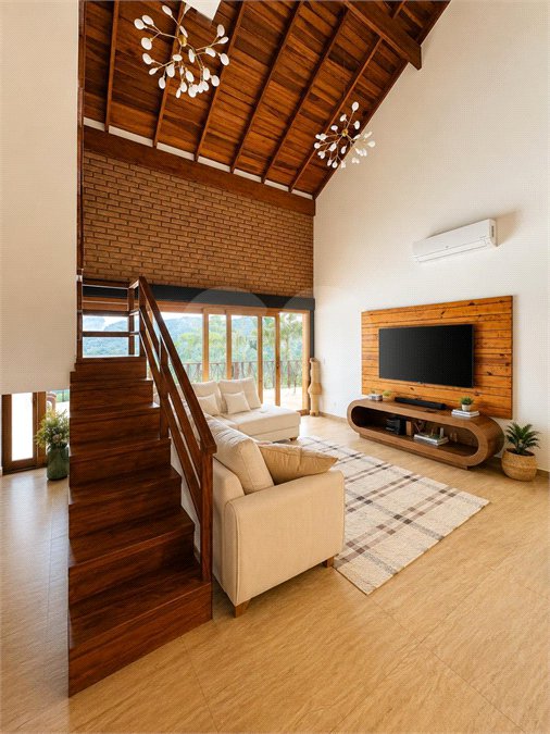 Casa Térrea à venda com 3 quartos, sendo 2 suítes,  em Luiz Fagundes, Mairiporã, SP