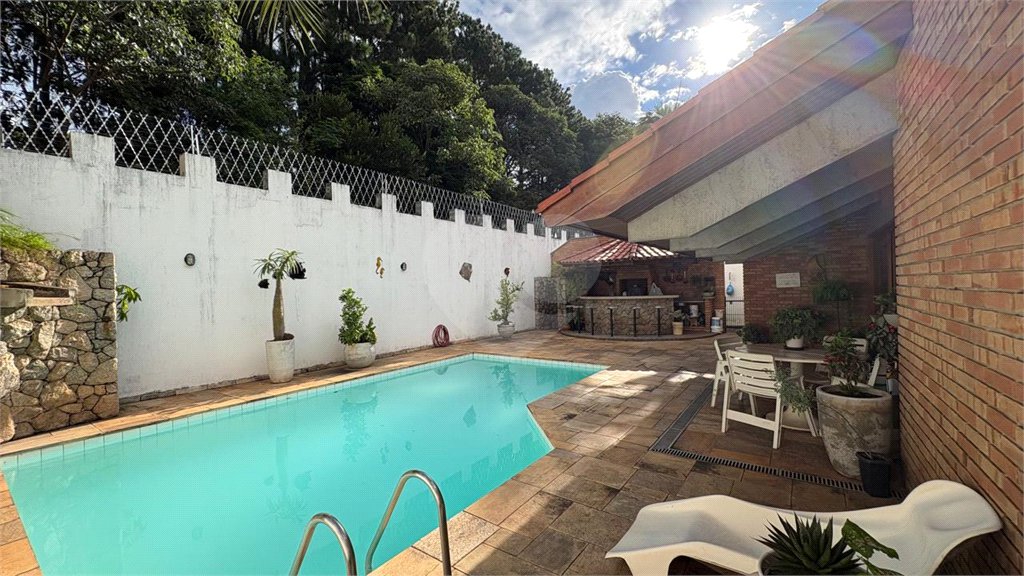 Casa à venda com 5 quartos, sendo 2 suítes,  no condomínio Village D'avignon, Sorocaba - SP